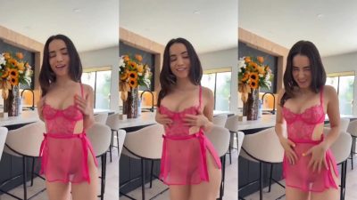Jameliz safada do onlyfans abrindo sua bunda e dançando